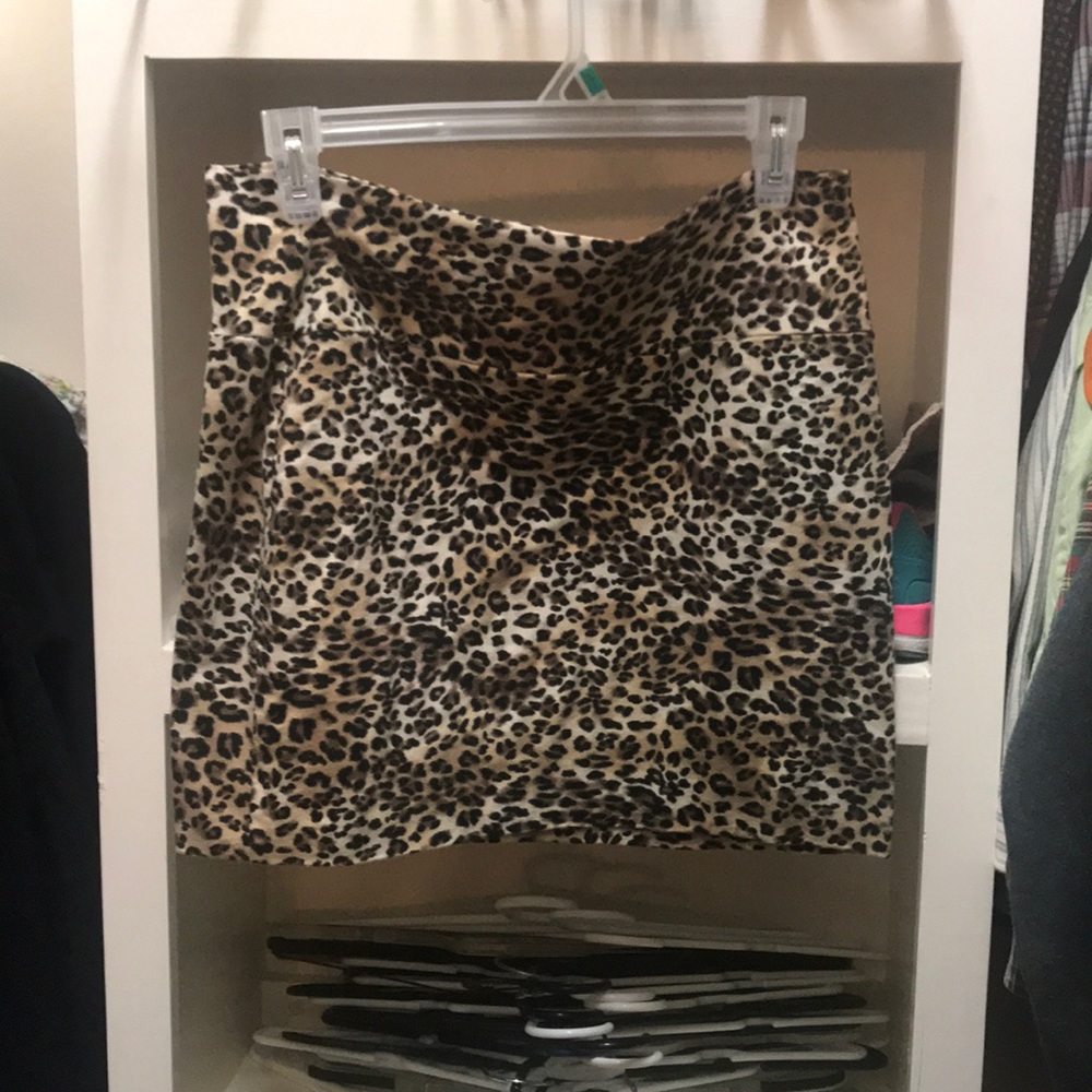 Stretchy cotton leopard skirt